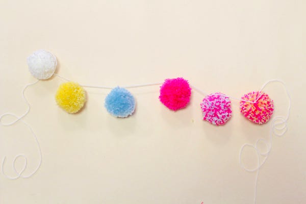 DIY guirlande de glaces aux pompons