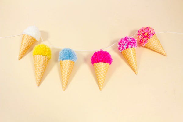 DIY guirlande de glaces aux pompons