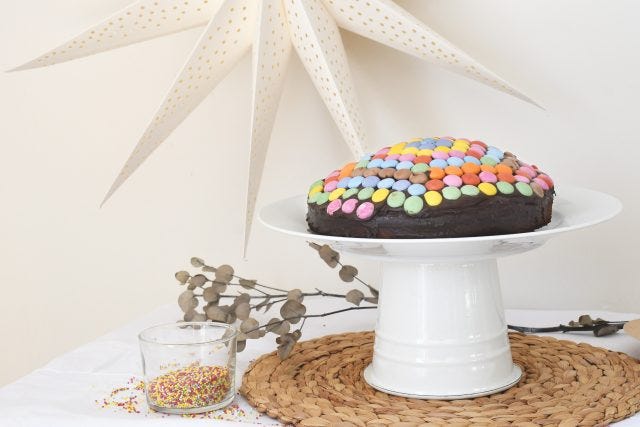 Gâteau d'anniversaire tout chocolat aux smarties